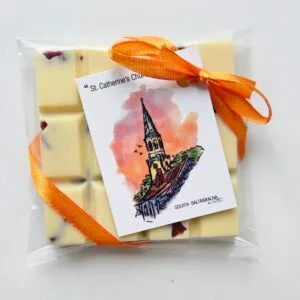 BALTĀ ŠOKOLĀDE AR DZĒRVENĒM, 55 g.