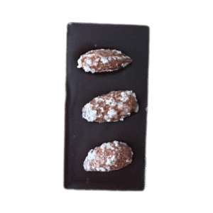 TUMŠÀ ŠOKOLĀDE AR GRAUZDĒTĀM MANDELĒM , MINI